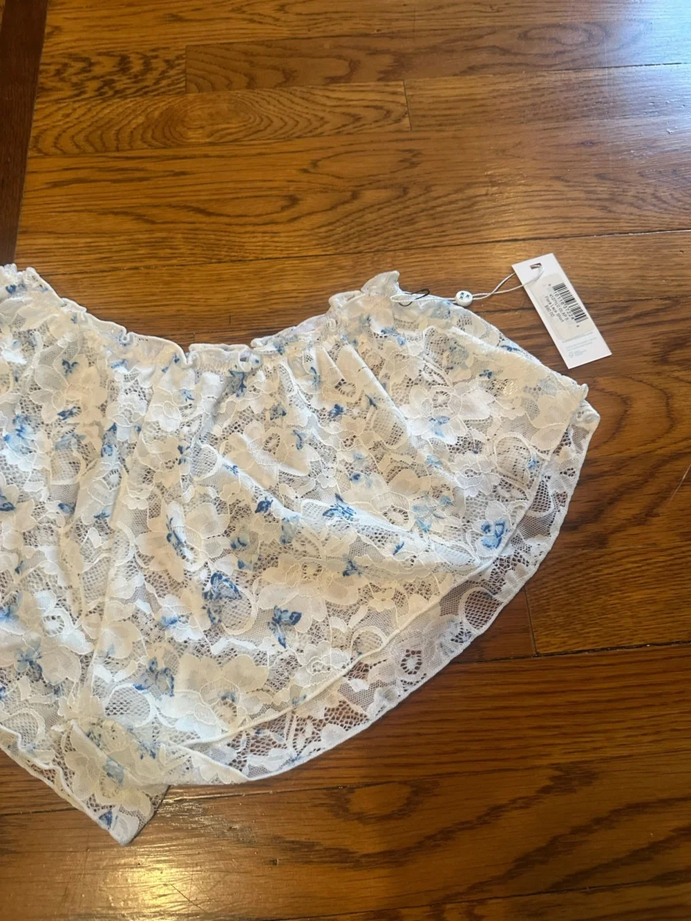 NWT Frankies Bikinis Collections White Lace Shorts with Blue Floral Size Small